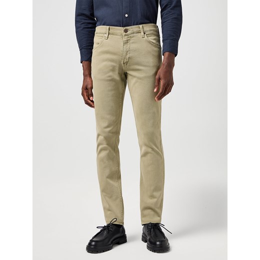 MESKIE SPODNIE WRANGLER GREENSBORO DARK TEA 112362437 ze sklepu YouNeedit.pl w kategorii Spodnie męskie - zdjęcie 183923283