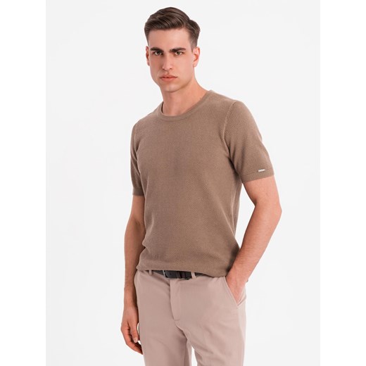 Koszulka męska dzianinowa z delikatną drobną strukturą -  jasnobrązowa V2 OM-TSCT-0244 ze sklepu ombre w kategorii T-shirty męskie - zdjęcie 183933624