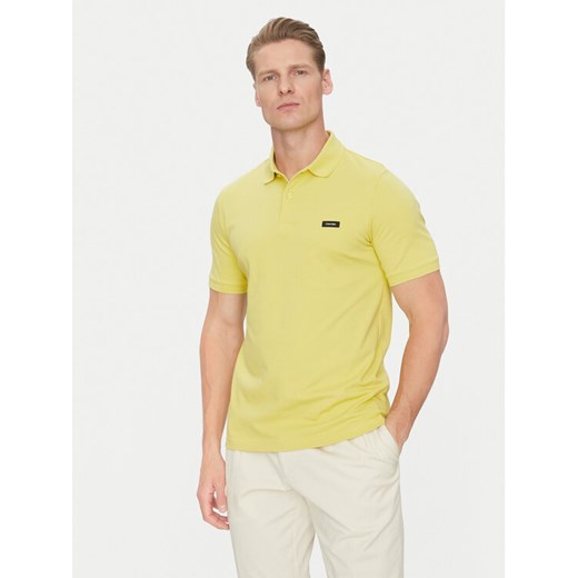 Calvin Klein Polo K10K111196 Żółty Slim Fit ze sklepu MODIVO w kategorii T-shirty męskie - zdjęcie 183937963