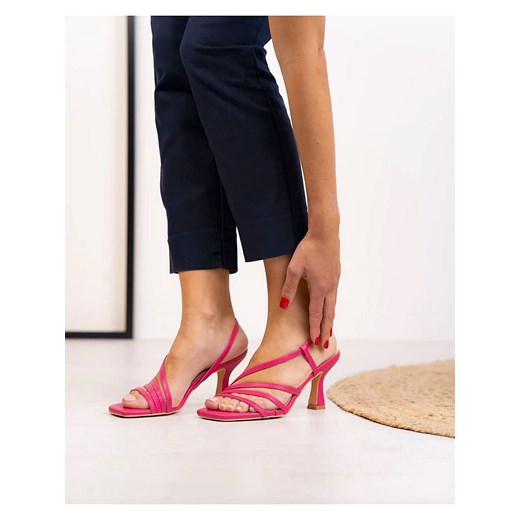 Bellucci Sandały w kolorze różowym 36 okazyjna cena Limango Polska