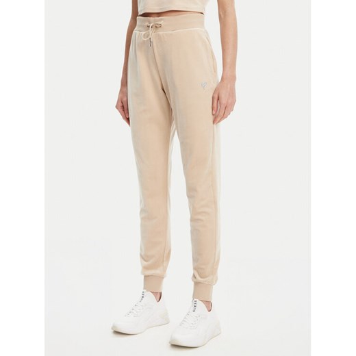 Guess Spodnie dresowe V3BB27 K0232 Beżowy Regular Fit ze sklepu MODIVO w kategorii Spodnie damskie - zdjęcie 183944902