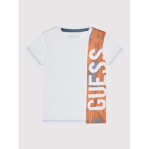 Guess T-Shirt L2YI21 K8HM0 Biały Regular Fit ze sklepu MODIVO w kategorii T-shirty chłopięce - zdjęcie 183945363