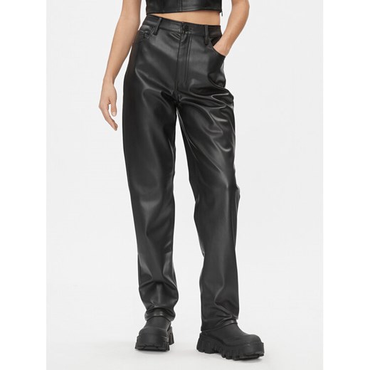 Tommy Jeans Spodnie z imitacji skóry Julie DW0DW16945 Czarny Straight Fit ze sklepu MODIVO w kategorii Spodnie damskie - zdjęcie 183945502