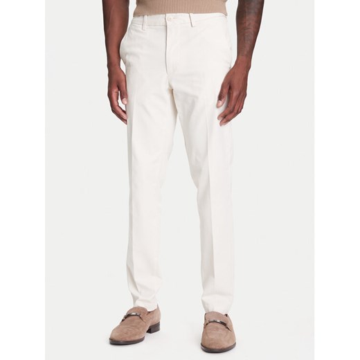 BOSS Chinosy P-Kaiton1 50543945 Écru Slim Fit ze sklepu MODIVO w kategorii Spodnie męskie - zdjęcie 183945931