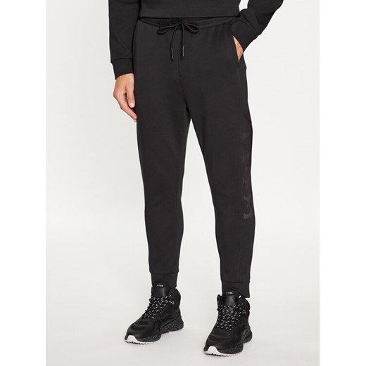 Boss Spodnie dresowe Helwyn 50499039 Czarny Relaxed Fit ze sklepu MODIVO w kategorii Spodnie męskie - zdjęcie 183947231
