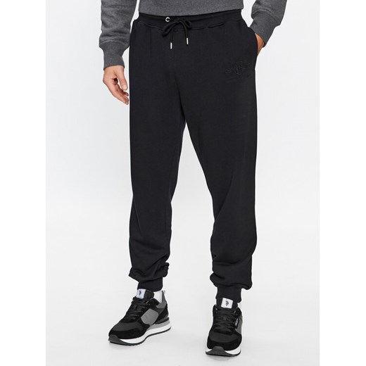 Gant Spodnie dresowe Reg Tonal Shield Pants 2039023 Czarny Regular Fit ze sklepu MODIVO w kategorii Spodnie męskie - zdjęcie 183947733