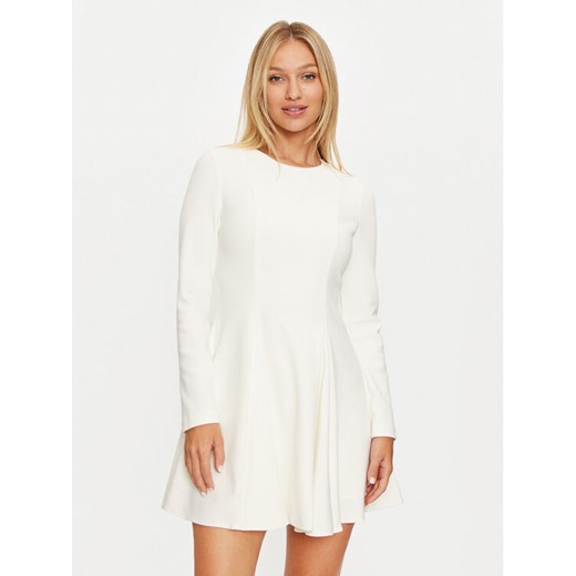 Marciano Guess Sukienka koktajlowa 4BGK22 6302A Écru Regular Fit ze sklepu MODIVO w kategorii Sukienki - zdjęcie 183947772