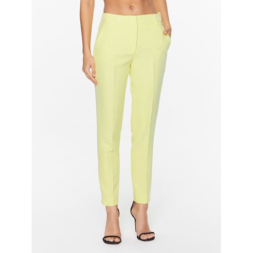 Liu Jo Spodnie materiałowe CA3235 T2200 Żółty Slim Fit ze sklepu MODIVO w kategorii Spodnie damskie - zdjęcie 183948540