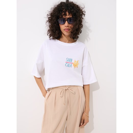 Mohito - T-shirt z letnim nadrukiem - biały ze sklepu Mohito w kategorii Bluzki damskie - zdjęcie 183991112