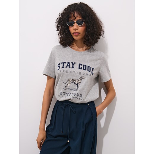 Mohito - Szary t-shirt z nadrukiem - szary ze sklepu Mohito w kategorii Bluzki damskie - zdjęcie 183991651