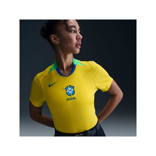 Damska koszulka piłkarska Nike Dri-FIT Brazylia Stadium 2025 (drużyna kobiet) (wersja domowa) – replika - Żółty ze sklepu Nike poland w kategorii Bluzki damskie - zdjęcie 184006954