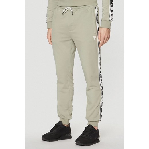 GUESS Zielone męskie spodnie dresowe z lampasami New Arlo, Rozmiar S ze sklepu outfit.pl w kategorii Spodnie męskie - zdjęcie 184012554