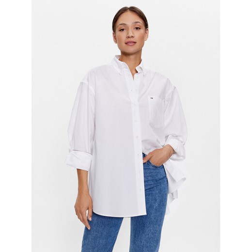 Tommy Jeans Koszula DW0DW15909 Biały Oversize ze sklepu MODIVO w kategorii Koszule damskie - zdjęcie 184016223