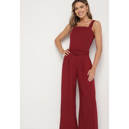 Bordowy Taliowany Kombinezon z Ozdobnym Paskiem i Klamrą Doloriela M born2be.pl