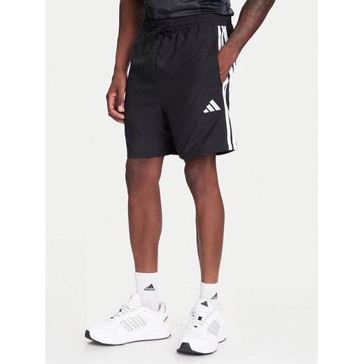 adidas Szorty sportowe Essential 3-Stripes Chelsea JE6436 Czarny Regular Fit ze sklepu MODIVO w kategorii Spodenki męskie - zdjęcie 184019262