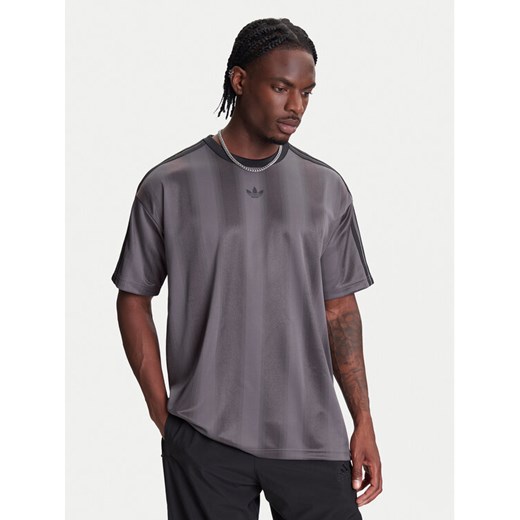 adidas T-Shirt adicolor Jacquard JW5880 Szary Loose Fit ze sklepu MODIVO w kategorii T-shirty męskie - zdjęcie 184019450