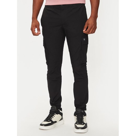 Calvin Klein Jeans Joggery J30J326438 Czarny Skinny Fit ze sklepu MODIVO w kategorii Spodnie męskie - zdjęcie 184038500