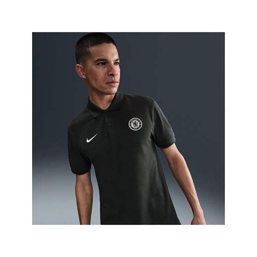 Męska koszulka piłkarska polo Nike Dri-FIT Chelsea F.C. The Nike Polo - Zieleń ze sklepu Nike poland w kategorii T-shirty męskie - zdjęcie 184044174