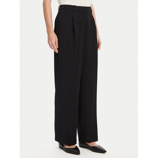 Tommy Hilfiger Spodnie materiałowe WW0WW46749 Czarny Relaxed Fit ze sklepu MODIVO w kategorii Spodnie damskie - zdjęcie 184045510