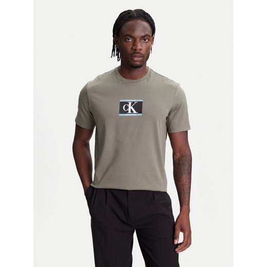 Calvin Klein T-Shirt Box Tape Graphic LV04RC854G Zielony Regular Fit ze sklepu MODIVO w kategorii T-shirty męskie - zdjęcie 184045580
