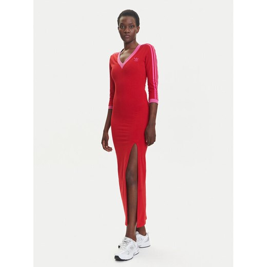 adidas Sukienka codzienna adicolor Classics 3-Stripes JW3668 Czerwony Slim Fit ze sklepu MODIVO w kategorii Sukienki - zdjęcie 184045614