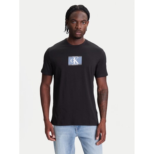Calvin Klein T-Shirt Box Tape Graphic LV04RC854G Czarny Regular Fit ze sklepu MODIVO w kategorii T-shirty męskie - zdjęcie 184045774