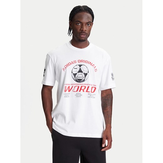 adidas T-Shirt 90s Football Graphic JX3065 Biały Regular Fit ze sklepu MODIVO w kategorii T-shirty męskie - zdjęcie 184045804