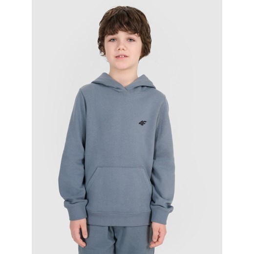 Chłopięca bluza dresowa nierozpinana z kapturem 4F 4FJWSS25TSWSM1715 - niebieska ze sklepu Sportstylestory.com w kategorii Bluzy chłopięce - zdjęcie 184054750