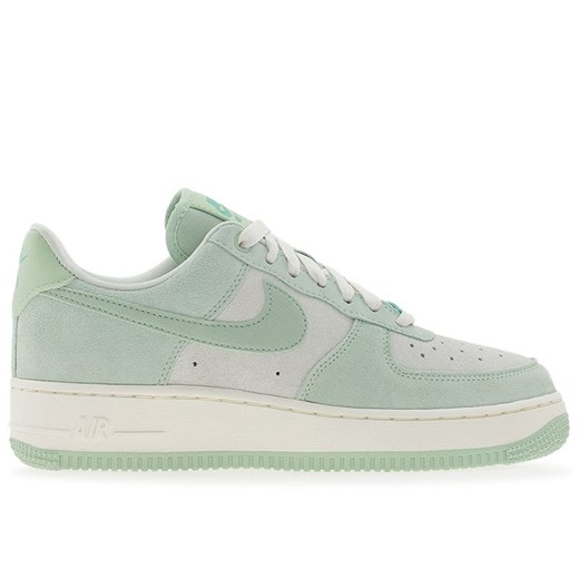 Buty damskie Nike Air Force 1 '07 SE HQ1497-099 - zielono-białe ze sklepu streetstyle24.pl w kategorii Buty sportowe damskie - zdjęcie 184055141