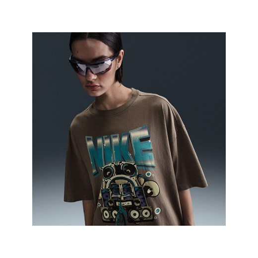 Damski T-shirt z krótkim rękawem o kroju oversize Nike Sportswear - Brązowy ze sklepu Nike poland w kategorii Bluzki damskie - zdjęcie 184055672