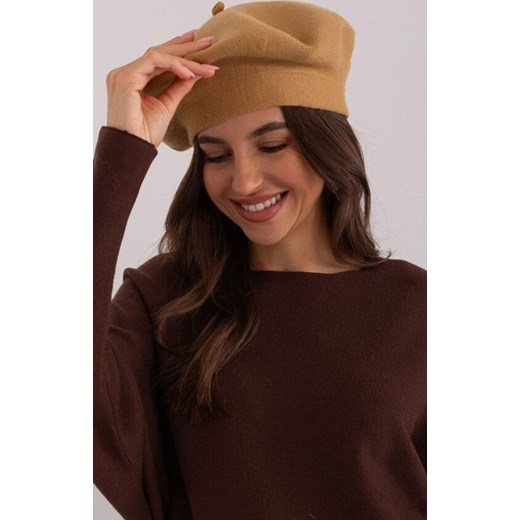 Camelowy beret damski AT-CZ-231305.85P, Kolor camel, Rozmiar uniwersalny, WOOL FASHION ITALIA ze sklepu Primodo w kategorii Czapki zimowe damskie - zdjęcie 184068281