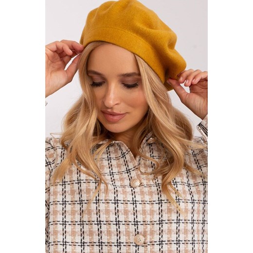 Beret damski musztardowy AT-CZ-231305.85P, Kolor musztardowy, Rozmiar uniwersalny, WOOL FASHION ITALIA ze sklepu Primodo w kategorii Czapki zimowe damskie - zdjęcie 184068303