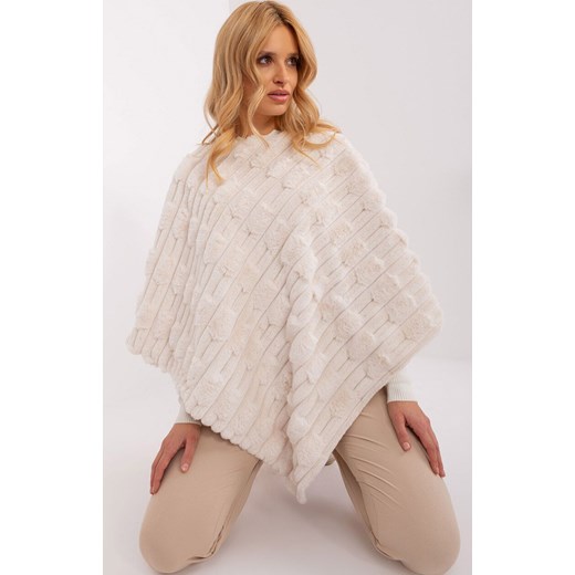 Poncho z eko futra ecru AT-PN-2347.88, Kolor ecru, Rozmiar uniwersalny, WOOL FASHION ITALIA ze sklepu Primodo w kategorii Poncza - zdjęcie 184068320