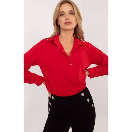 Czerwona koszula z ozdobnym kołnierzykiem DHJ-KS-15260.96, Kolor czerwony, Rozmiar uniwersalny, ITALY MODA ze sklepu Primodo w kategorii Koszule damskie - zdjęcie 184068694