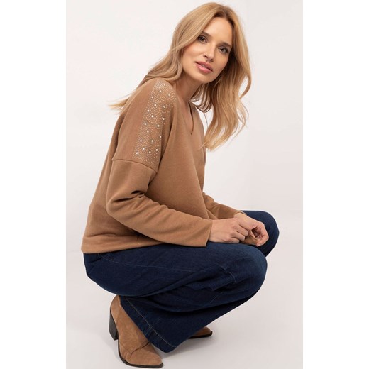Sweter damski z dżetami camelowy DHJ-SW-17690.21, Kolor camel, Rozmiar uniwersalny, ITALY MODA ze sklepu Primodo w kategorii Swetry damskie - zdjęcie 184068921