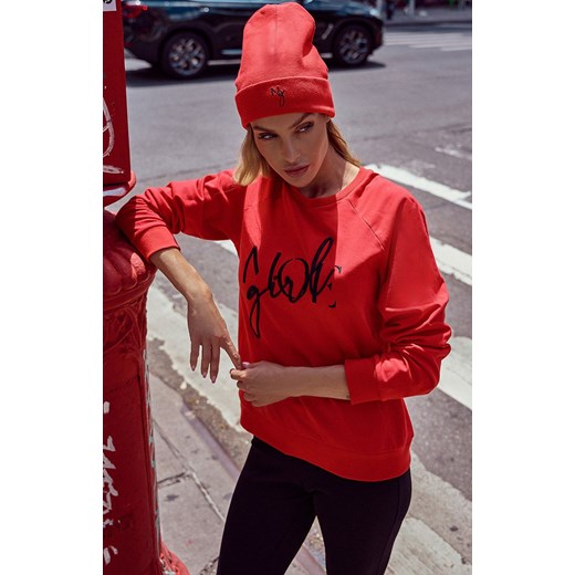 Czapka beanie z haftem MOE GIRL czerwona M709, Kolor czerwony, Rozmiar uniwersalny, MOE ze sklepu Primodo w kategorii Czapki zimowe damskie - zdjęcie 184082254