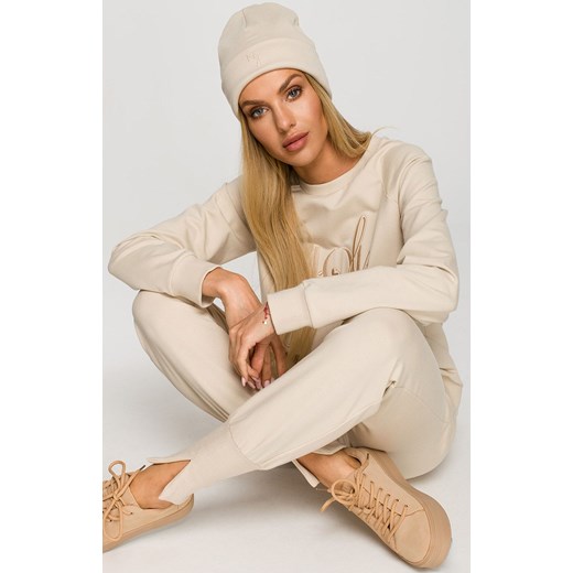 Czapka beanie z haftem MOE GIRL PIASKOWY M709, Kolor piaskowy, Rozmiar uniwersalny, MOE ze sklepu Primodo w kategorii Czapki zimowe damskie - zdjęcie 184082262
