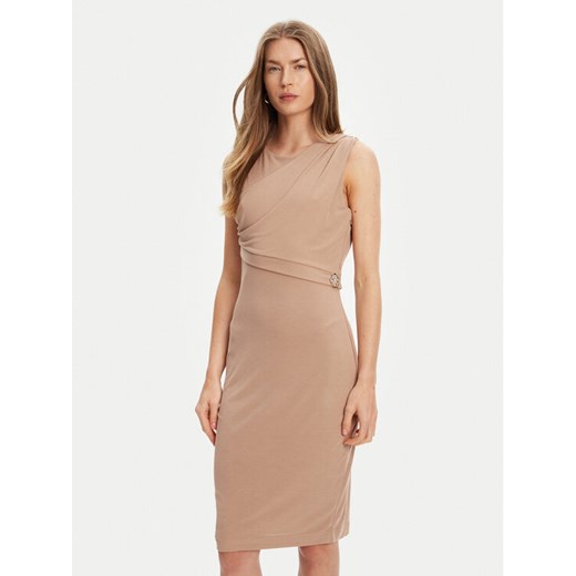 Guess Sukienka codzienna W5YK27 KAQL2 Brązowy Regular Fit ze sklepu MODIVO w kategorii Sukienki - zdjęcie 184103470