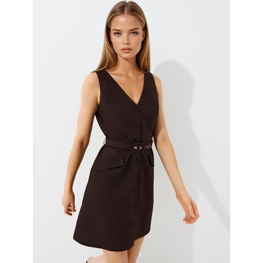 Sukienka Mohito z dekoltem v z paskiem mini 