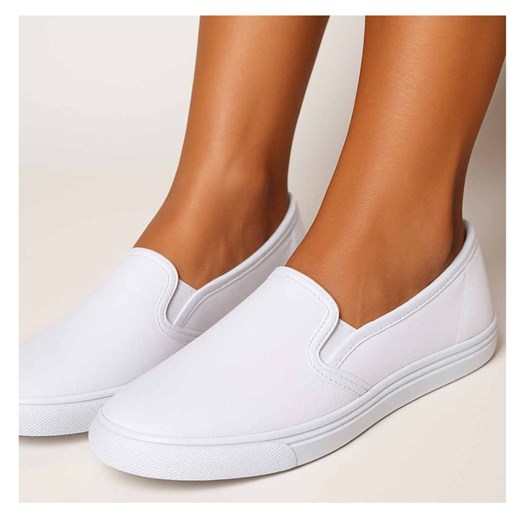 Białe materiałowe tenisówki slip on /C5-2 17772  T282/ ze sklepu Pantofelek24.pl w kategorii Trampki damskie - zdjęcie 184108464