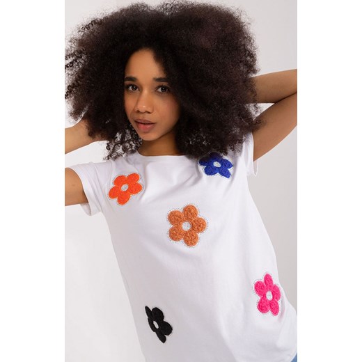 Biały t-shirt damski z naszywkami RV-BZ-9622.20X, Kolor biały, Rozmiar S/M, BASIC FEEL GOOD ze sklepu Intymna w kategorii Bluzki damskie - zdjęcie 184123304