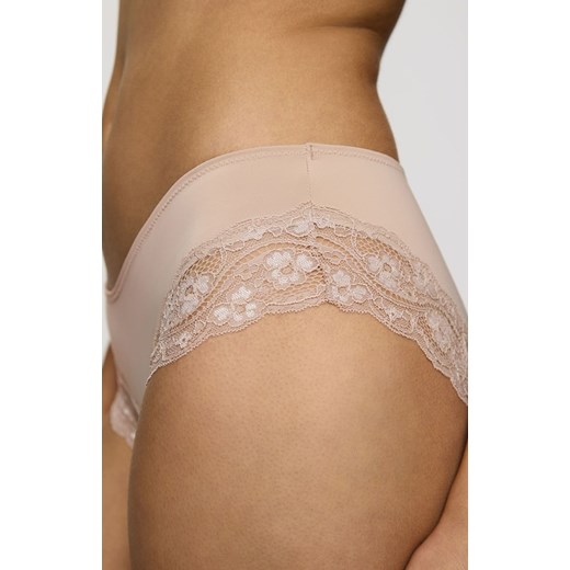 Triumph Lovely Micro Hipsteri beżowe figi damskie 10182555, Kolor beżowy, Rozmiar L, Triumph ze sklepu Intymna w kategorii Majtki damskie - zdjęcie 184150882