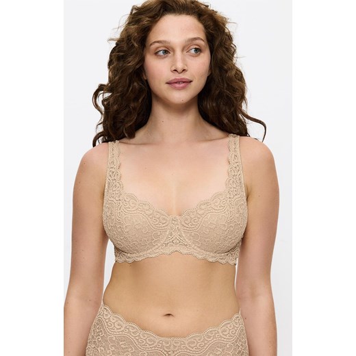 Triumph biustonosz miękki soft Amourette 10209584-0026, Kolor cielisty, Rozmiar 70A, Triumph ze sklepu Intymna w kategorii Biustonosze - zdjęcie 184151290