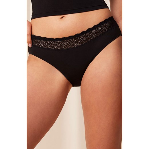 Triumph figi damskie typu Tai czarne Feel of Modal 10214403, Kolor czarny, Rozmiar S, Triumph ze sklepu Intymna w kategorii Majtki damskie - zdjęcie 184151563