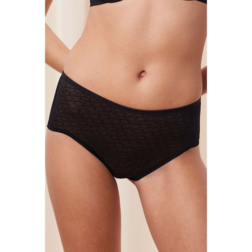 Triumph czarne koronkowe figi Signature Sheer Maxi EX 10215936, Kolor czarny, Rozmiar 40, Triumph ze sklepu Intymna w kategorii Majtki damskie - zdjęcie 184151771