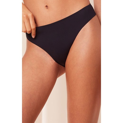 Triumph figi damskie typu tai czarne Pure Micro 10217439, Kolor czarny, Rozmiar 38, Triumph ze sklepu Intymna w kategorii Majtki damskie - zdjęcie 184152093
