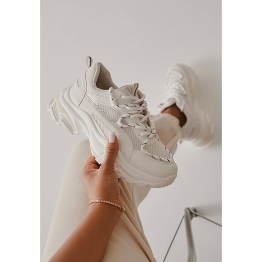 Białe Sneakersy na Tłoczonej Podeszwie z Ozdobnym Sznurowaniem i Wstawkami z Siateczki Xerxia ze sklepu born2be.pl w kategorii Buty sportowe damskie - zdjęcie 184158101