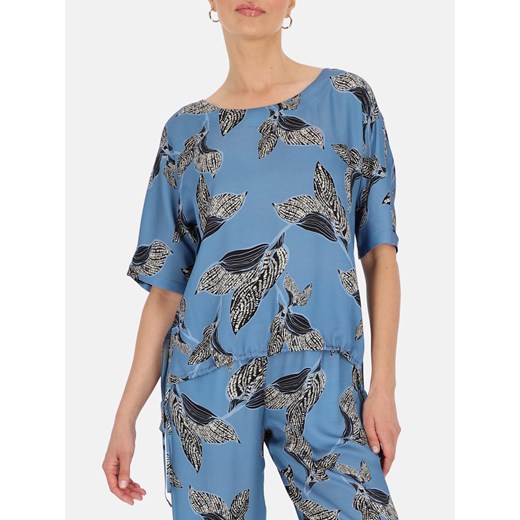 Niebieska bluzka z printem abstrakcyjnych liści Potis & Verso Adel ze sklepu Eye For Fashion w kategorii Bluzki damskie - zdjęcie 184161701