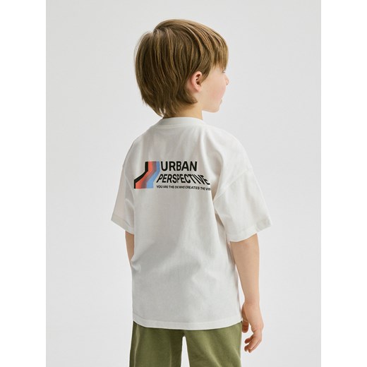 Reserved - Bawełniany t-shirt z nadrukiem - złamana biel ze sklepu Reserved w kategorii T-shirty chłopięce - zdjęcie 184163683