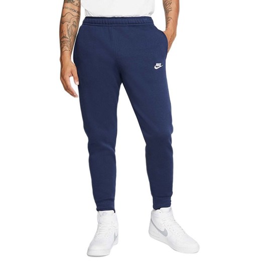 Spodnie Nike Sportswear Club Fleece BV2671-410 - granatowe ze sklepu streetstyle24.pl w kategorii Spodnie męskie - zdjęcie 184166670